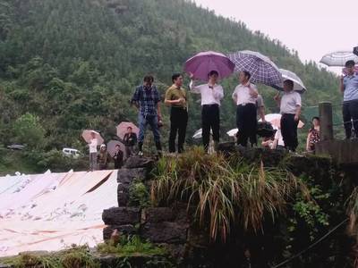 抗洪救災(zāi)|邵陽(yáng)書(shū)記市長(zhǎng)奔赴新寧水廟、黃龍、回龍等地督促抗洪救災(zāi)工作!最關(guān)心的還是受災(zāi)群眾!