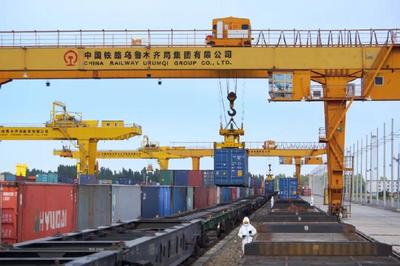 前10月霍爾果斯口岸進(jìn)出口貨運(yùn)量、貿(mào)易額均居新疆口岸首位